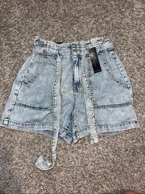 Banana RepublicLight Wash Denim Paperbag Waist Shorts with Tie Belt ~ 28/6